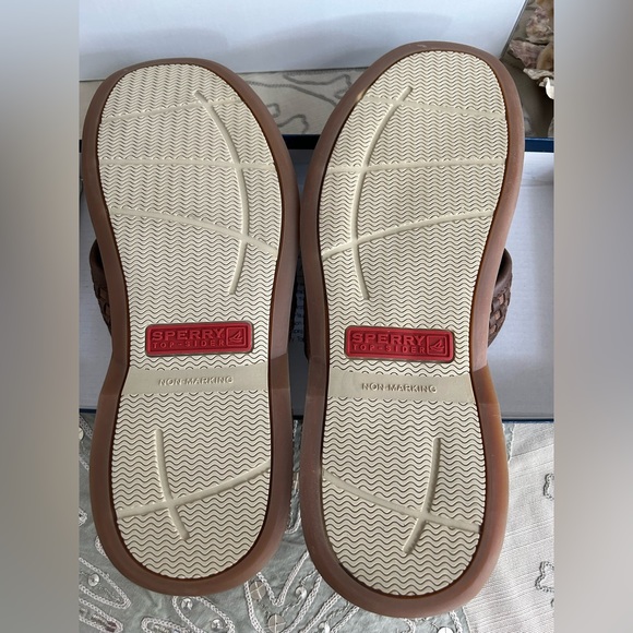 NWOT, size 11, Mens’ Sperry Topsiders - Capitola Woven Thong in Brown - Picture 3 of 6
